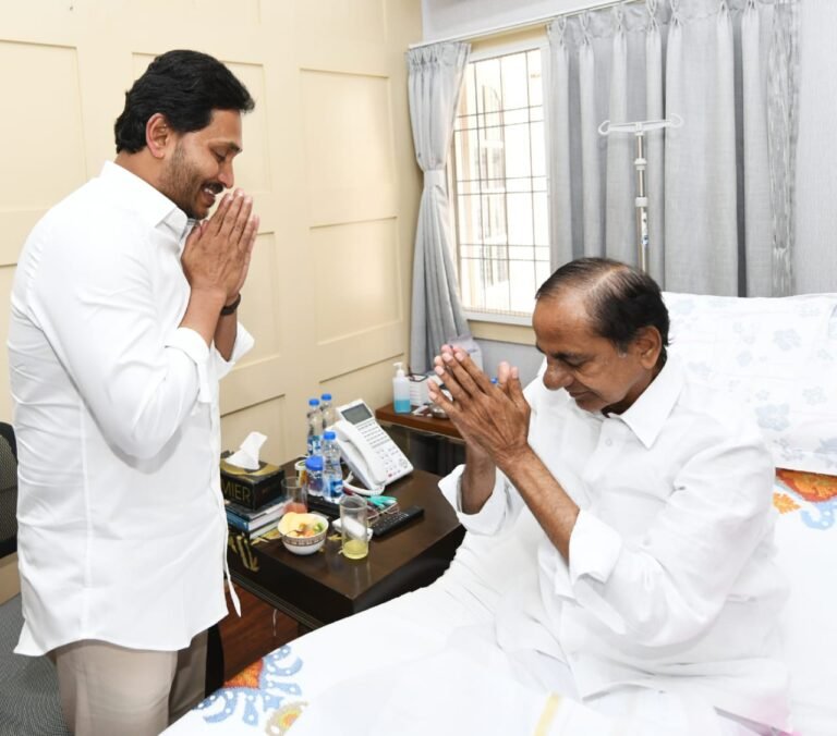 AP CM Jagan talks with KCR for 45 minutes - only on politics?